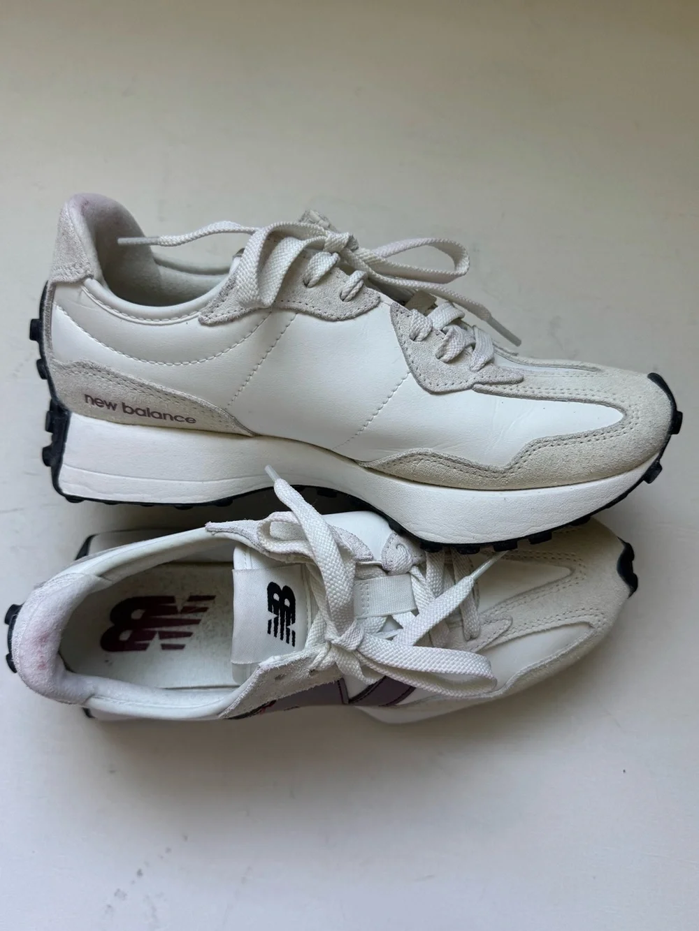 New Balance 327 Sneakers